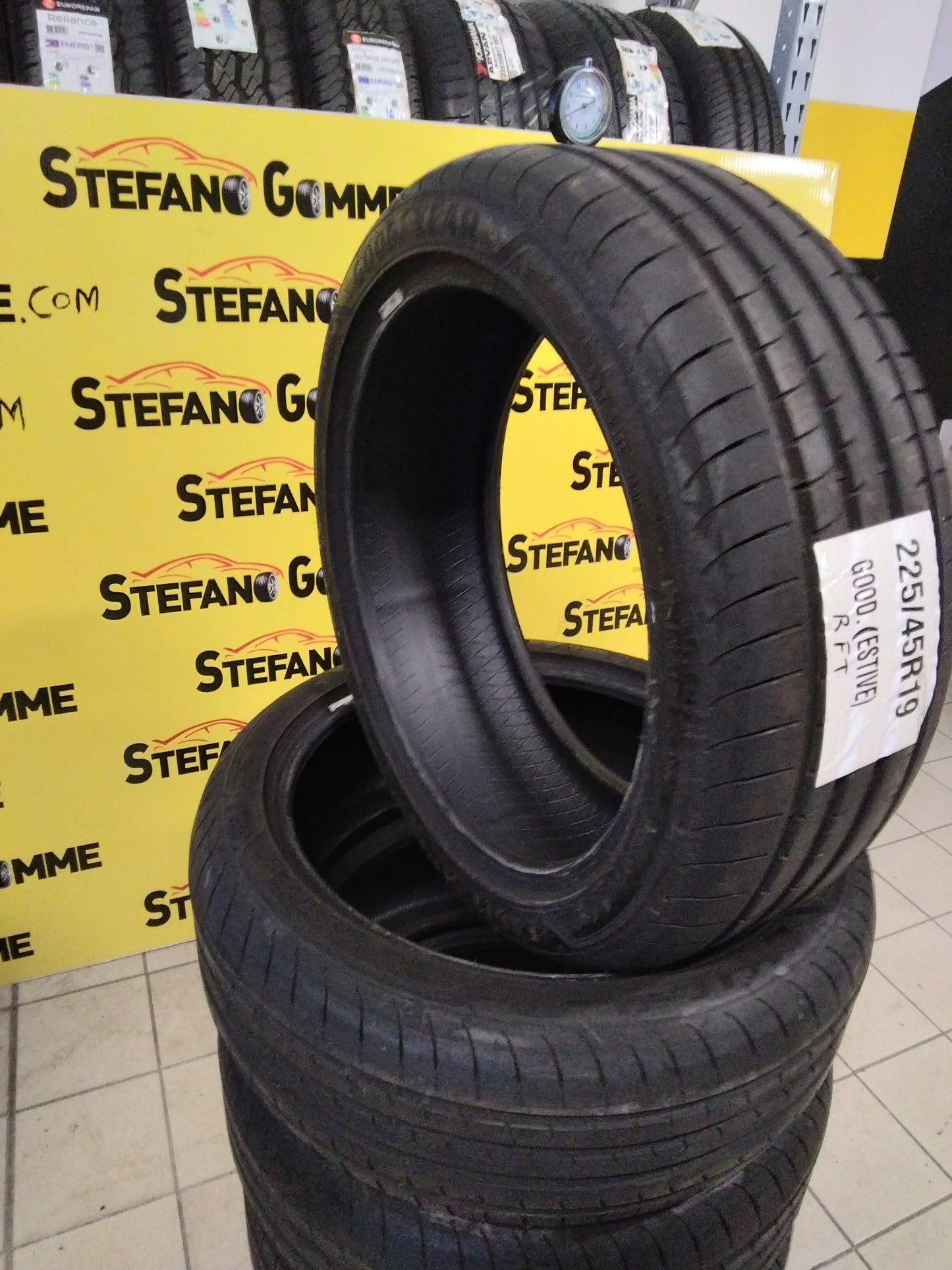 Gomme 225/45/19 96W GOODYEAR RSC