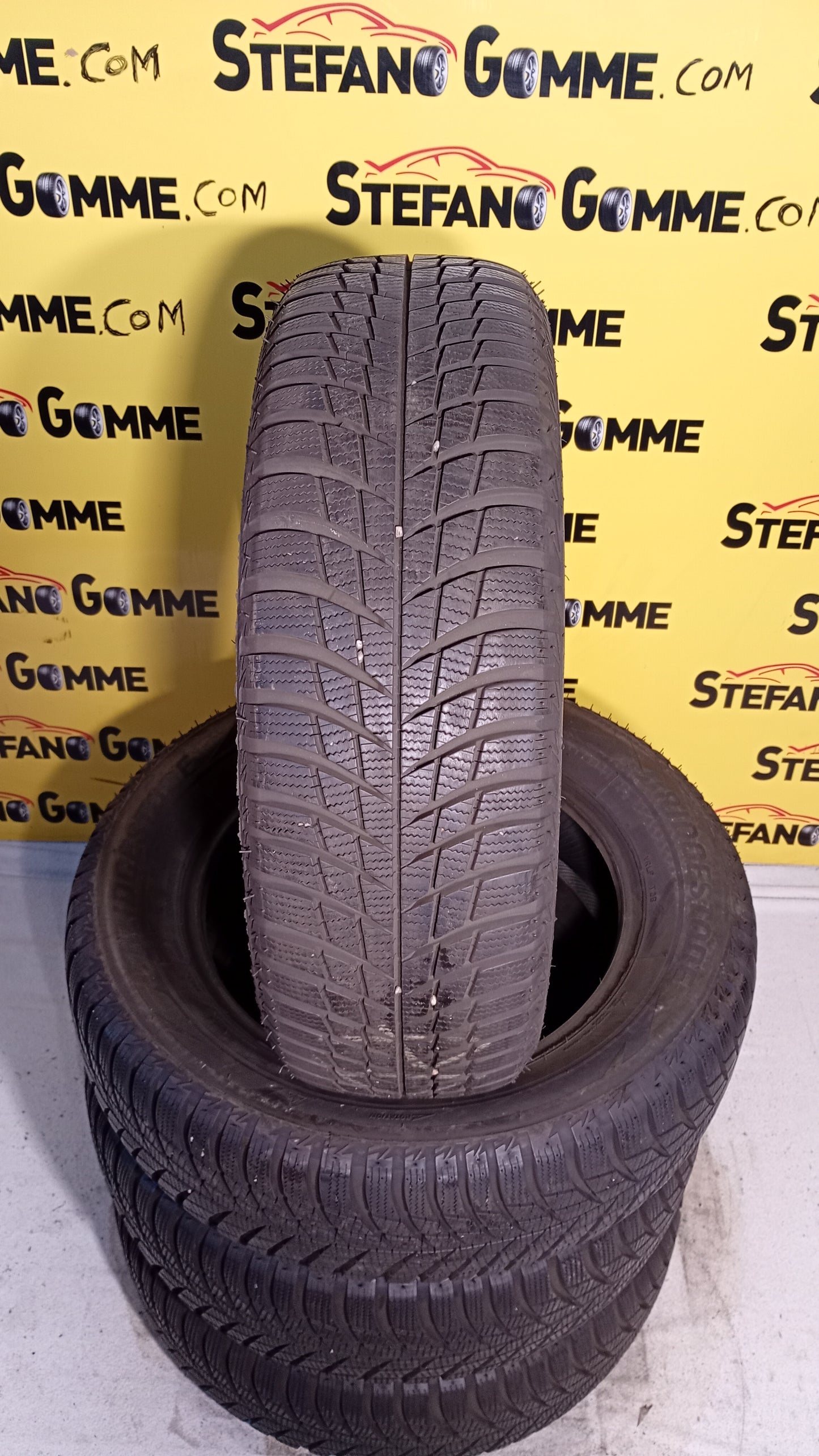 Bridgestone 215 65 17 99H