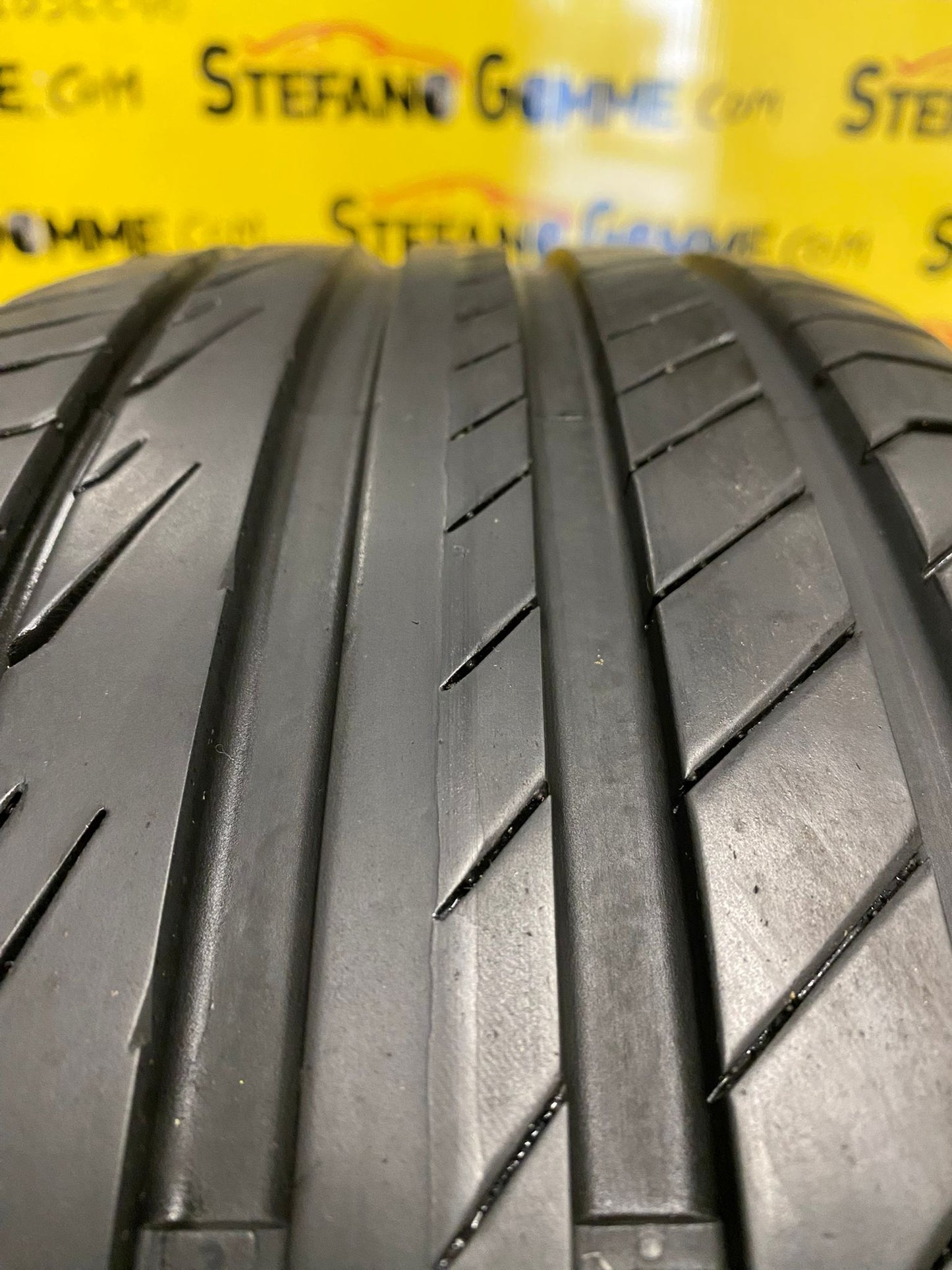 PIRELLI 235/45 18 98w