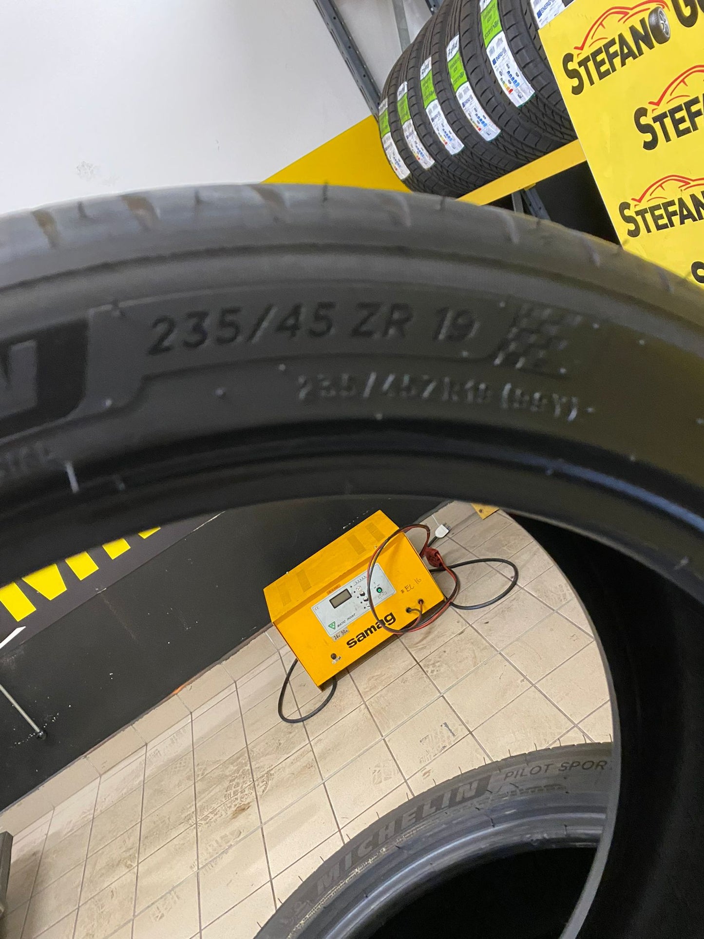 Michelin 235/45 19 99Y