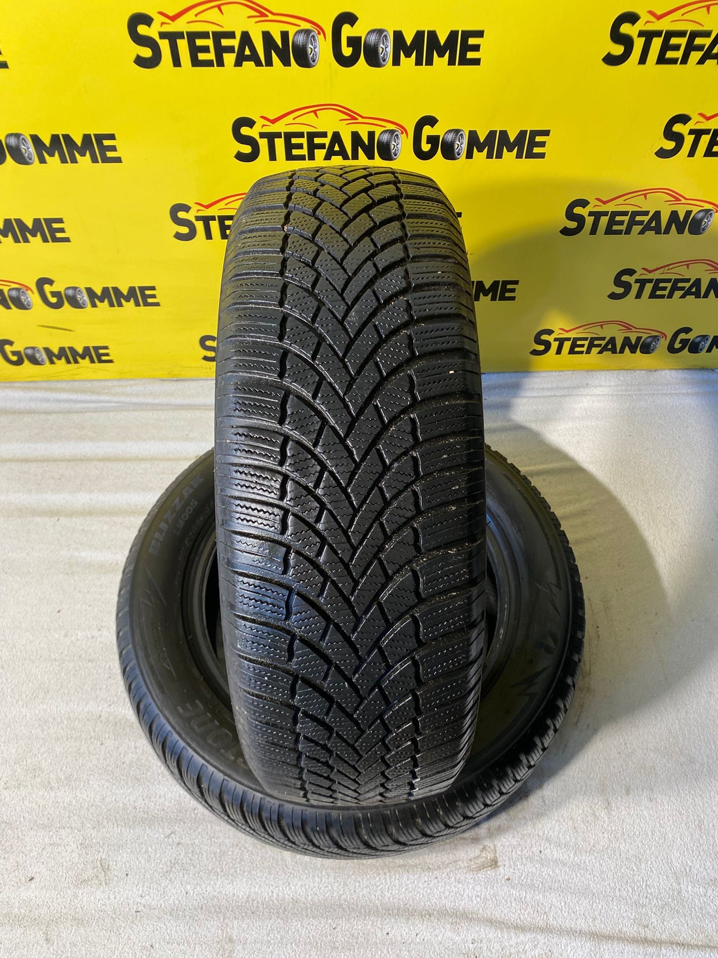 Bridgestone 215 60 17 96h