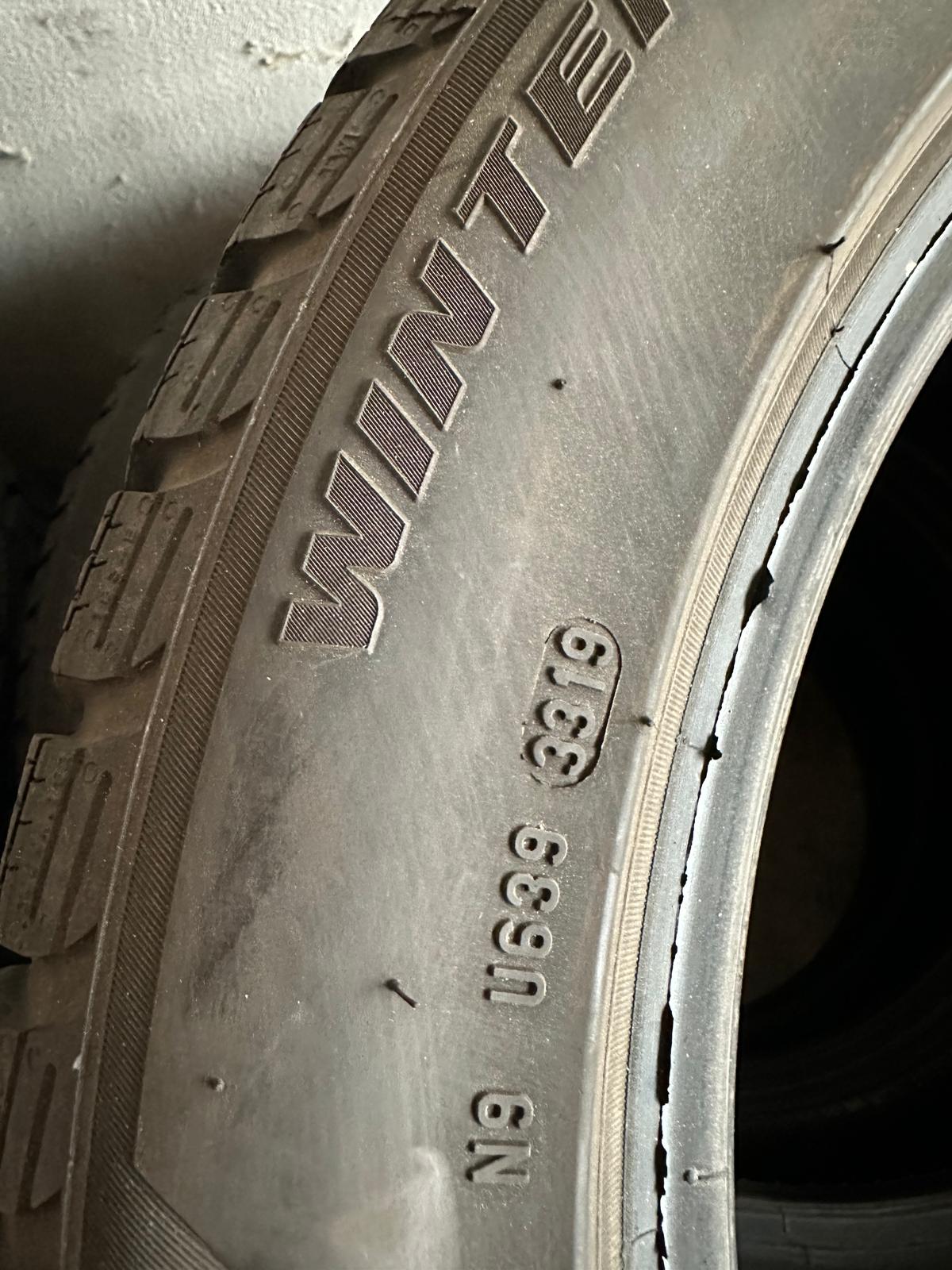 Pirelli 235 45 19 99v