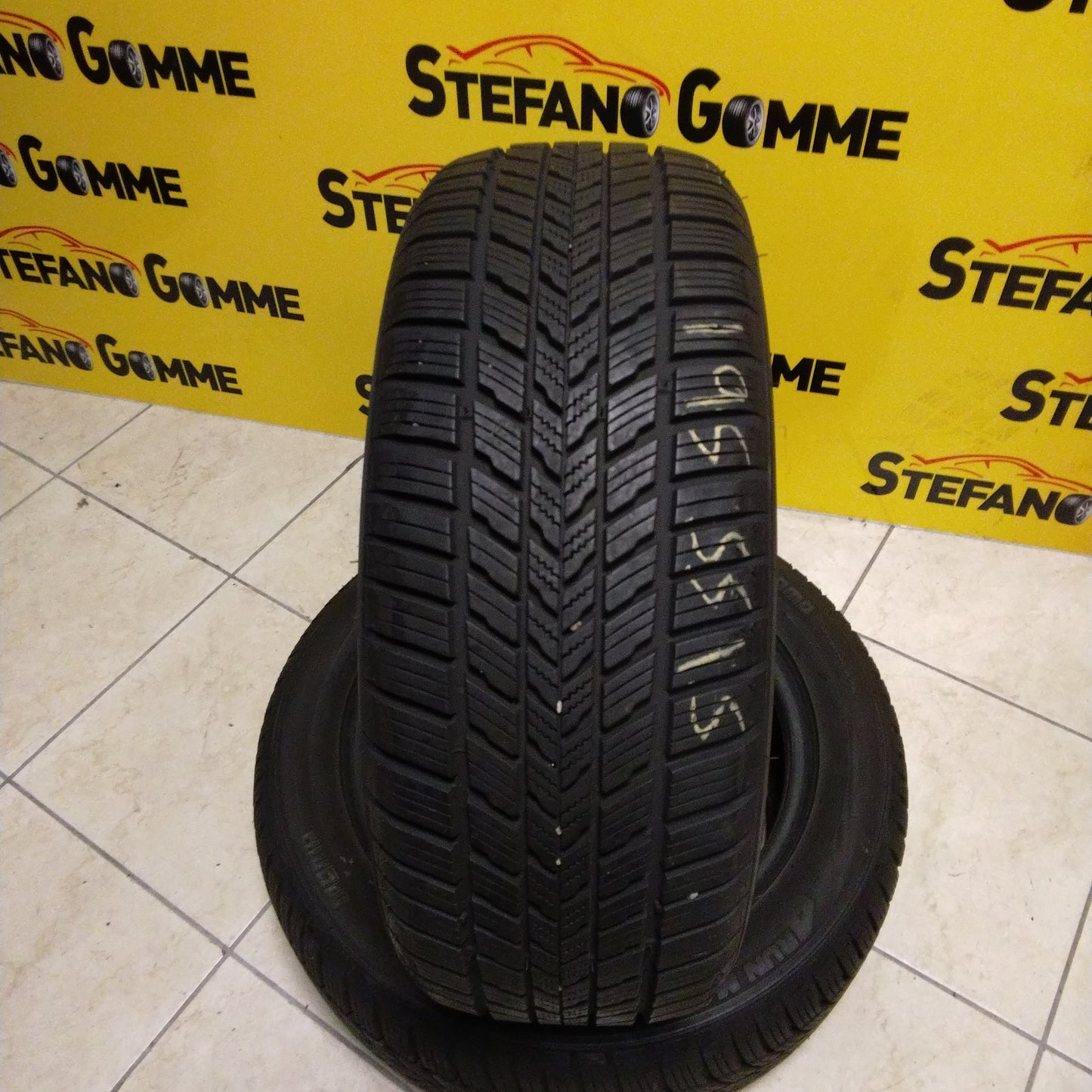 Gomme 195/55/15 89V marca Momo