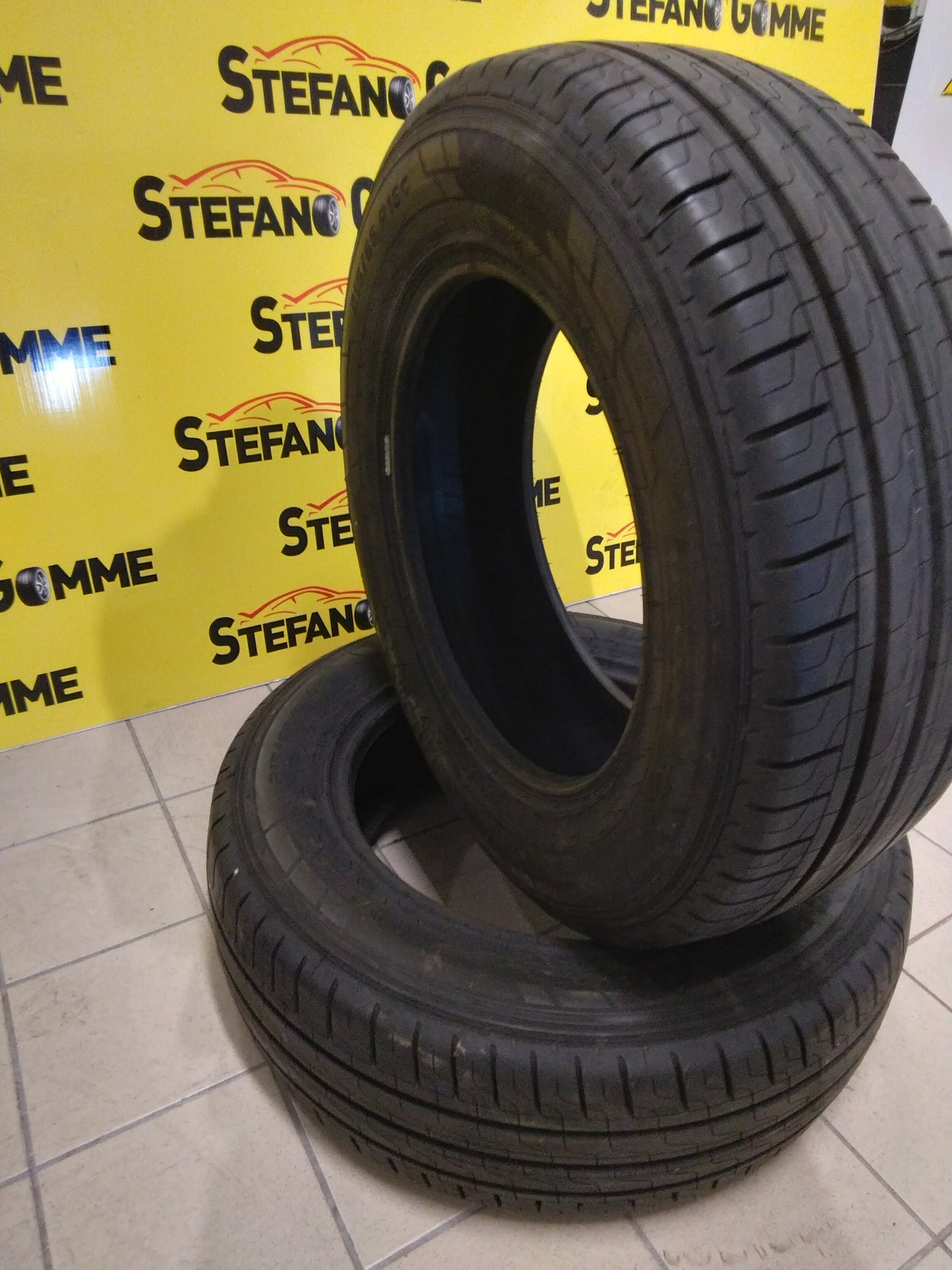 Gomme nuove 215/65/16C Pirelli