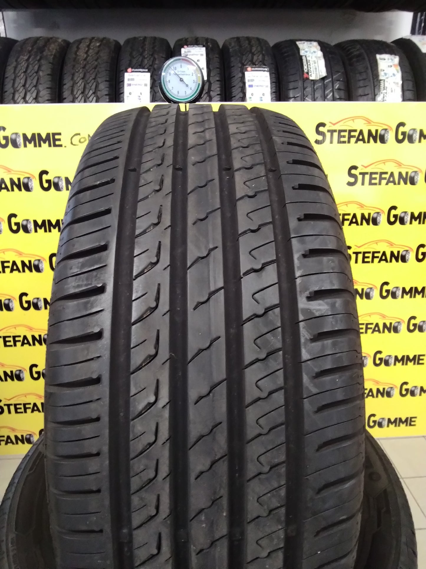 Gomme 235/55/17 103Y XL BARUM