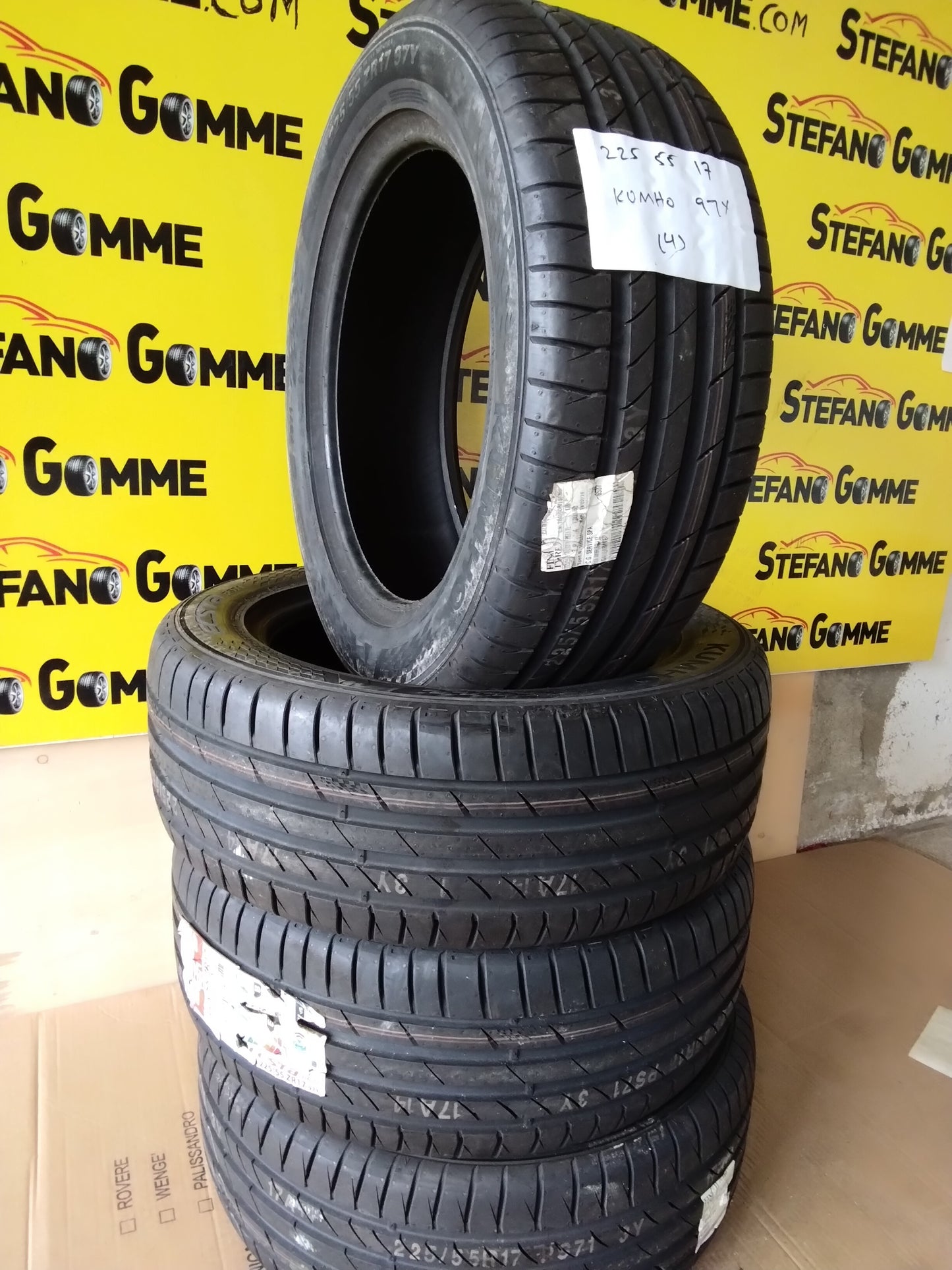 225/55R17 97y  kumho nuovo