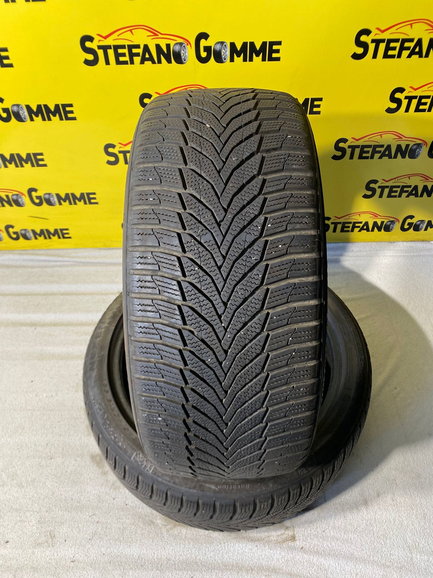 Nexen 245 40 19 98v