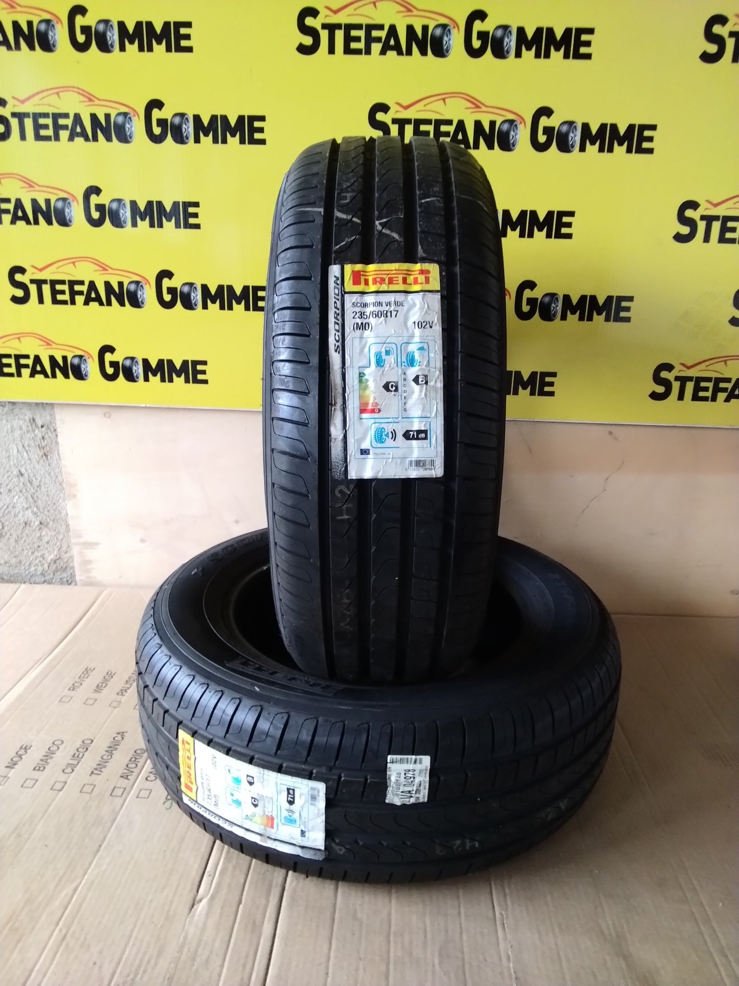 Gomme 235/60R17 102v PIRELLI Nuovo