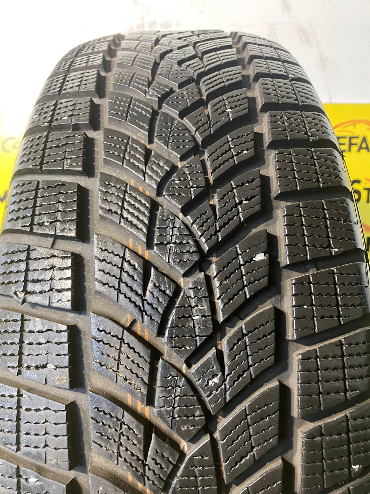 Goodyear 235 60 18 107H